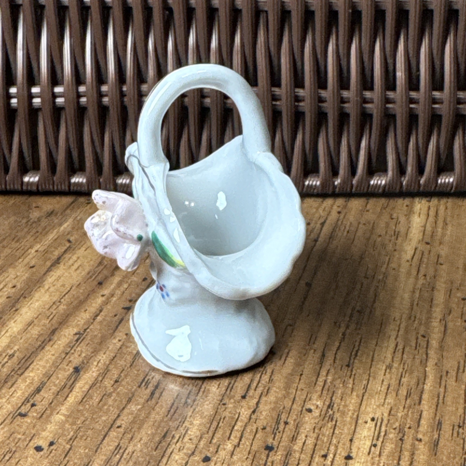 PORCELAIN BASKET WITH FLOWERS glossy finish 2.5″x2.5″ In perfect shape!