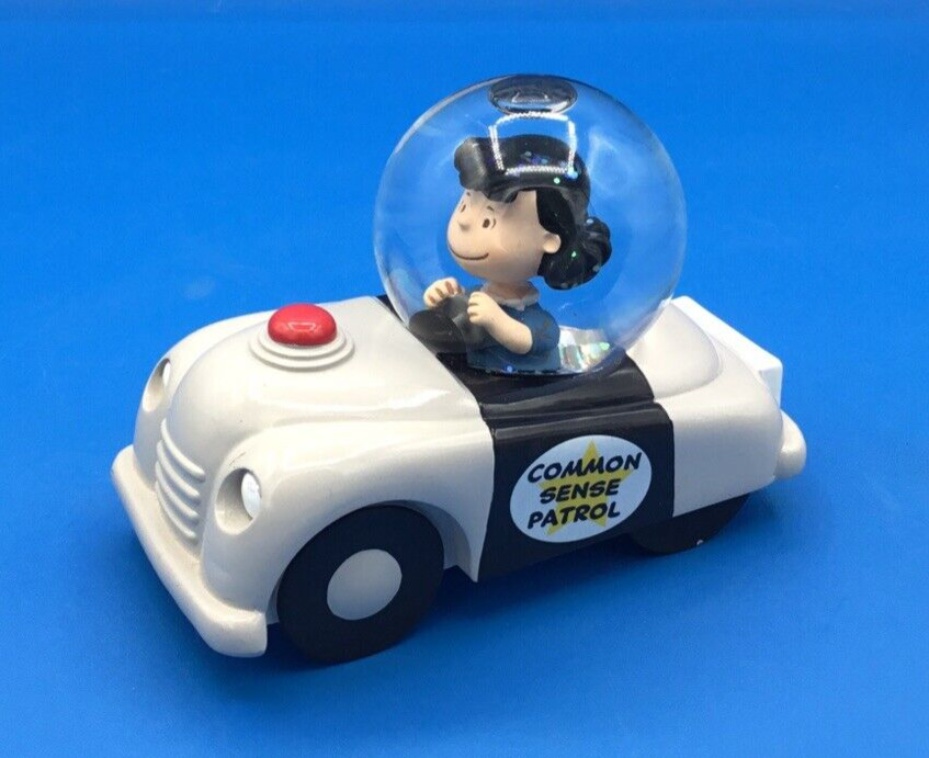 HALLMARK Peanuts Gang Gallery Water Snow Globe Car 2013 LUCY Fast Free Shipping!