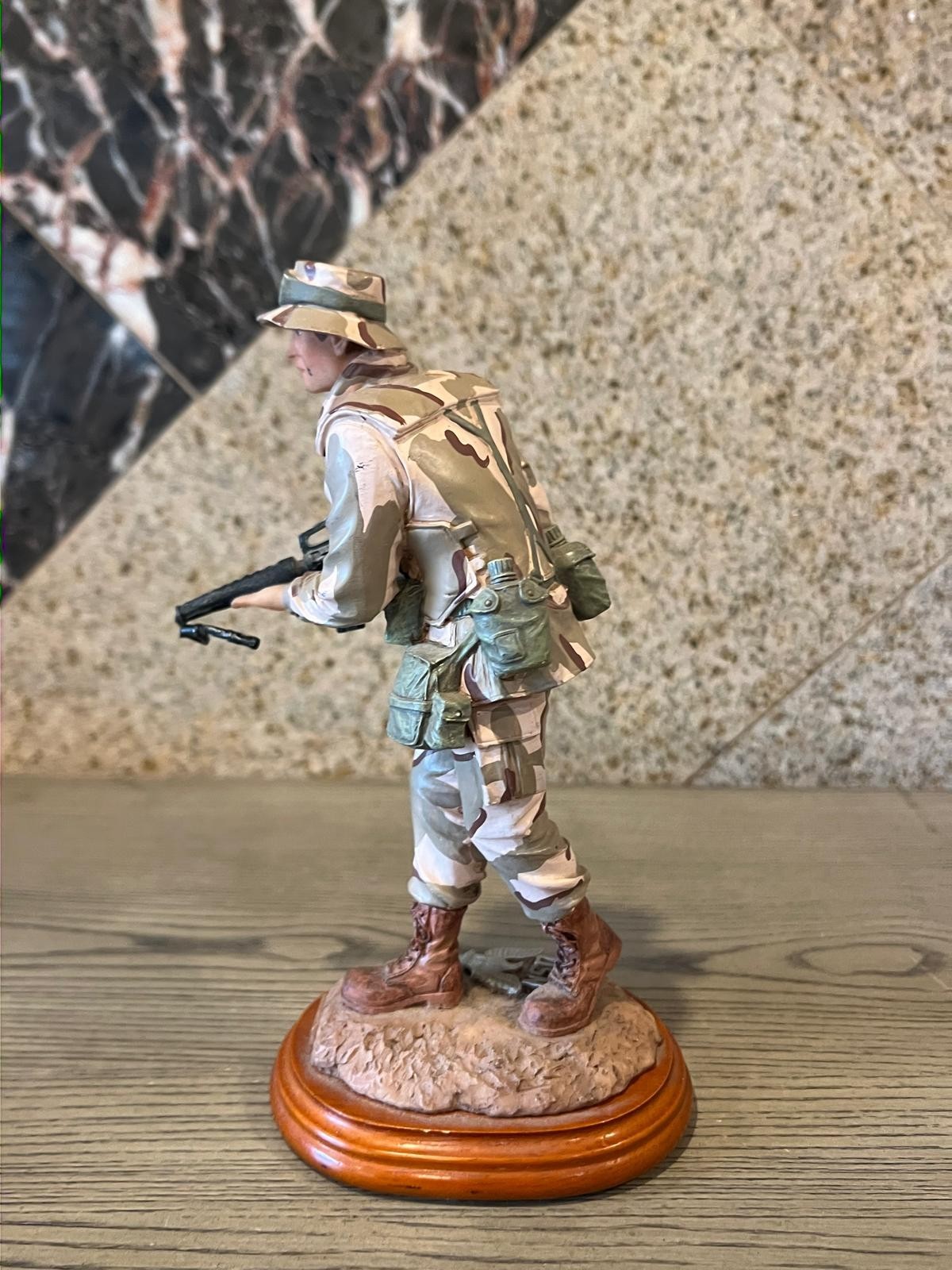 Vanmark American Heroes Moving In VAH2082151 Numbered Soldier War Figurine 8.5″