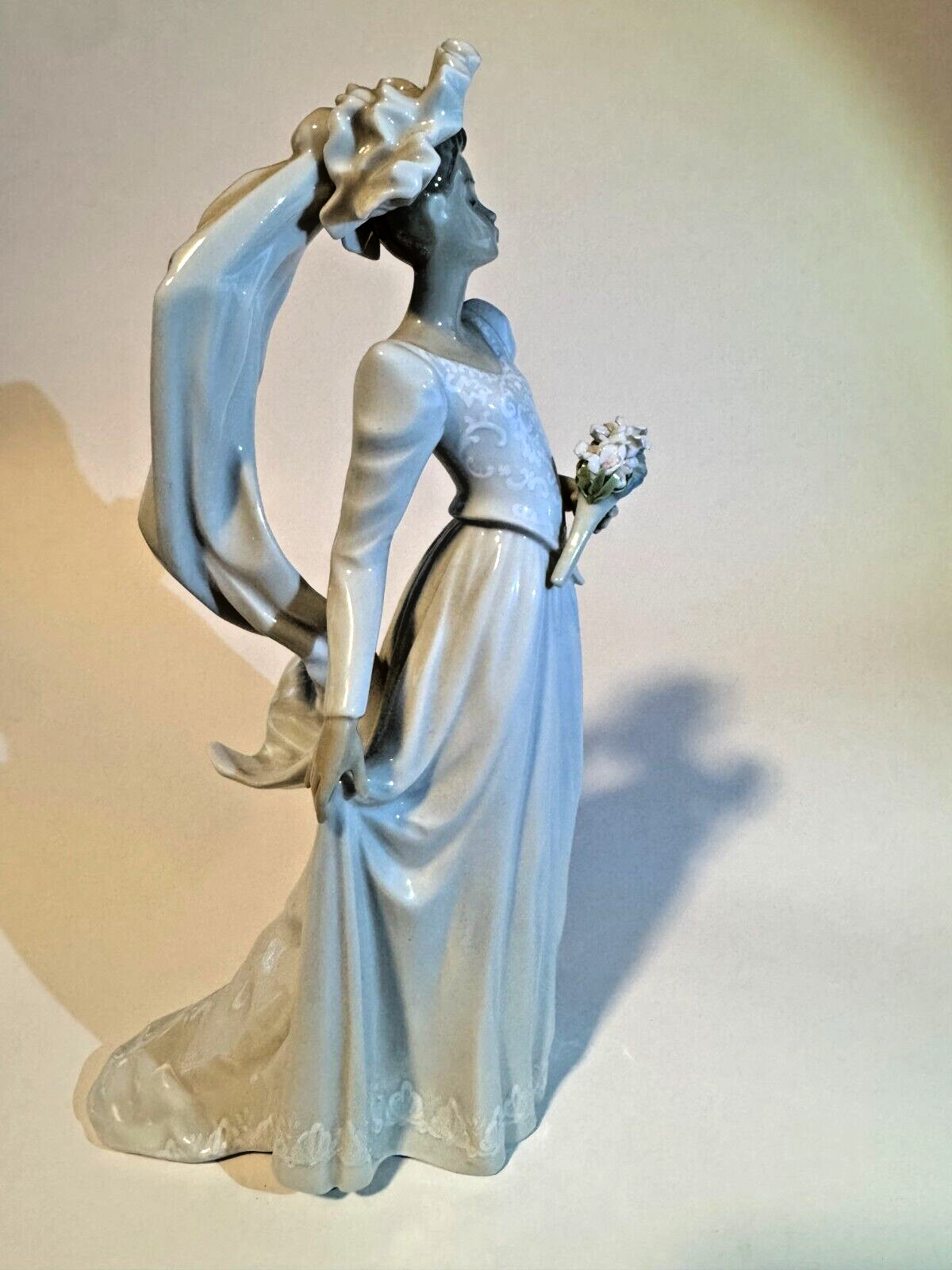 Lladro Down the Aisle #5903 Porcelain Figurine 10-1/2 in x 5-1/2 in x 4-1/2 in