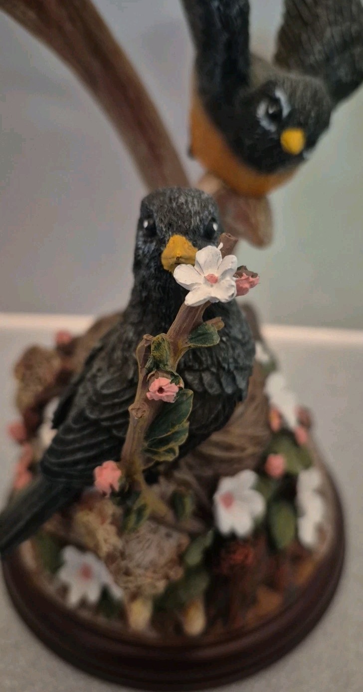 Bradford Exchange Red Red Robins Nature’s Masterpieces Songbird Sculpture