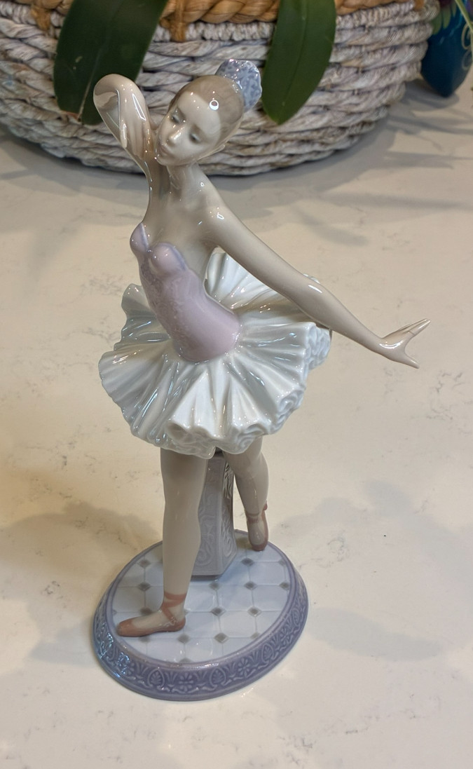 Vintage Lladró Ballerina “Stage Presence” #6323 in Original Box 10.5″ Tall
