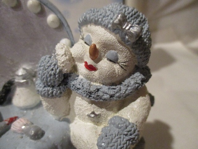 ENCORE Group Snow Buddies Figurine “Aunt Crystal Vanity Makeup” 2001 3″ T x 4″ W