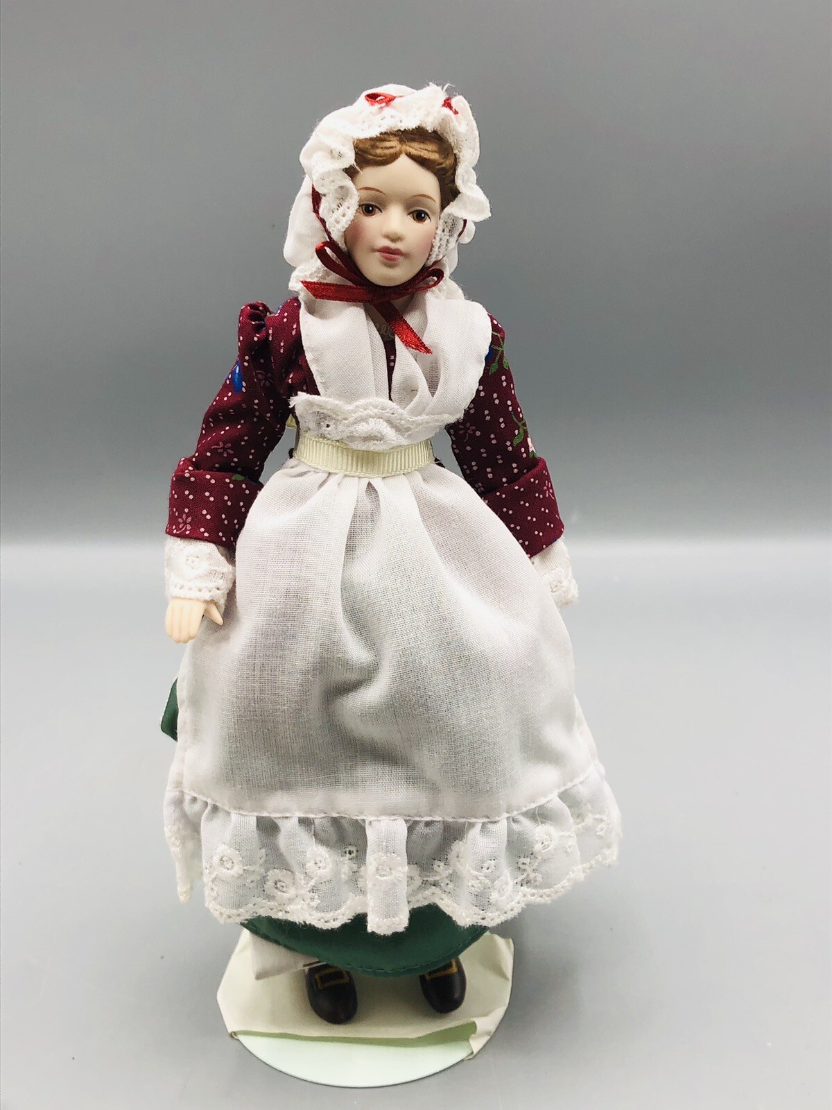 Vtg 1987 Avon Fashion of American Times Early American Porcelain Doll 8”