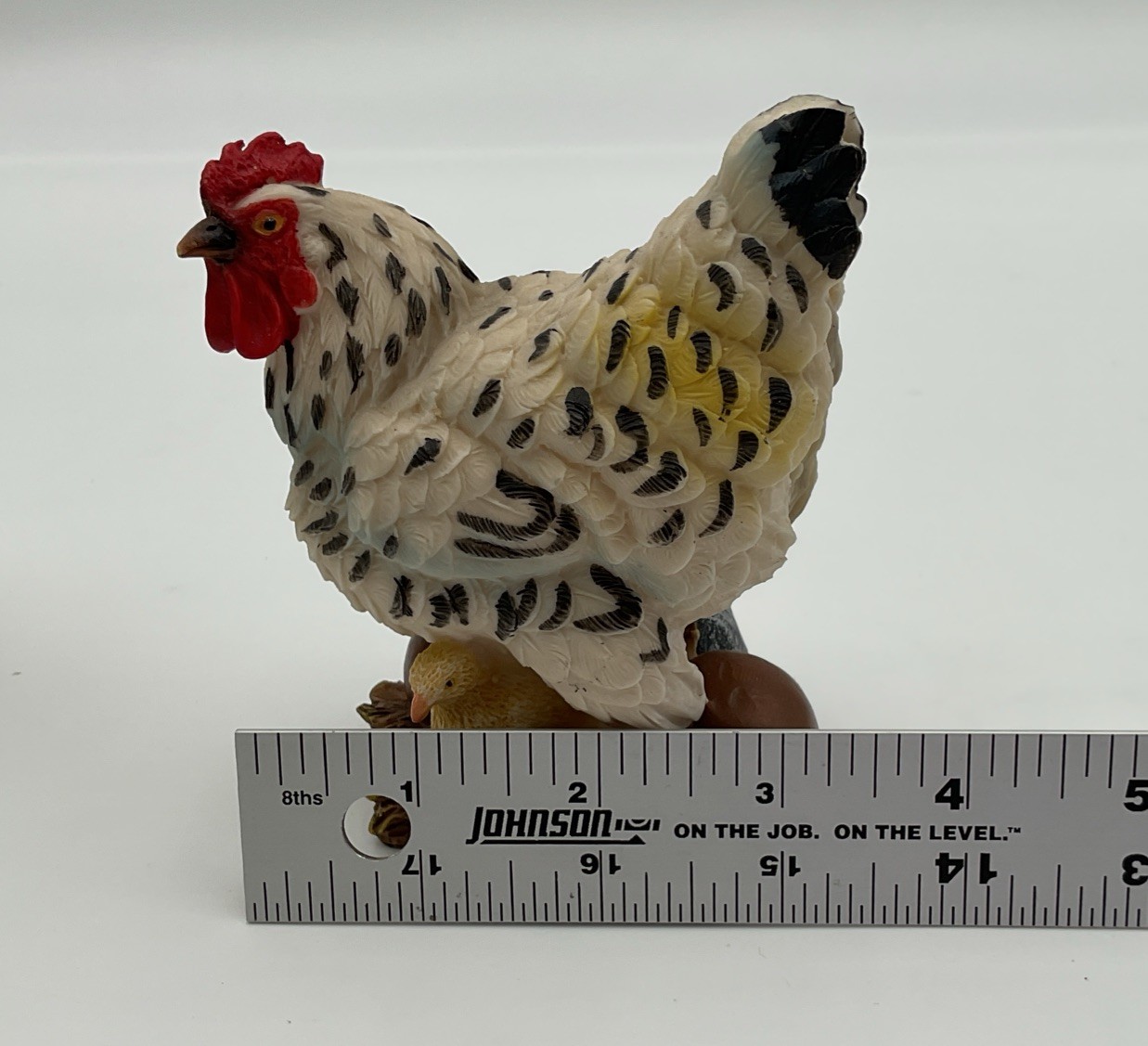 Set Of 2 Polyresin Mother Hens Sitting On Their Nest Protecting Their Chicks/Egg