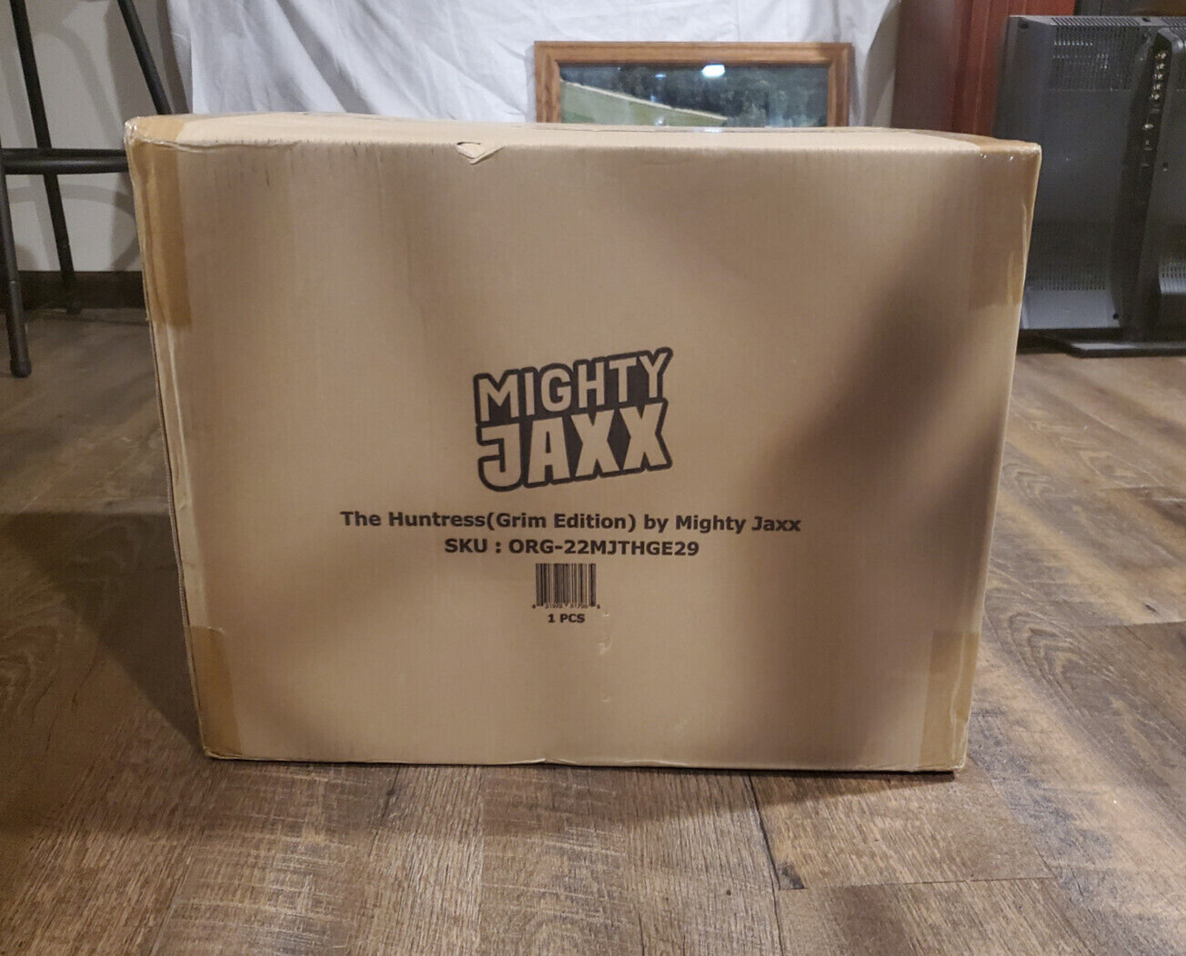 NEW Mighty Jaxx- The Huntress 8″ Polystone Statue Ready to ship from the USA!