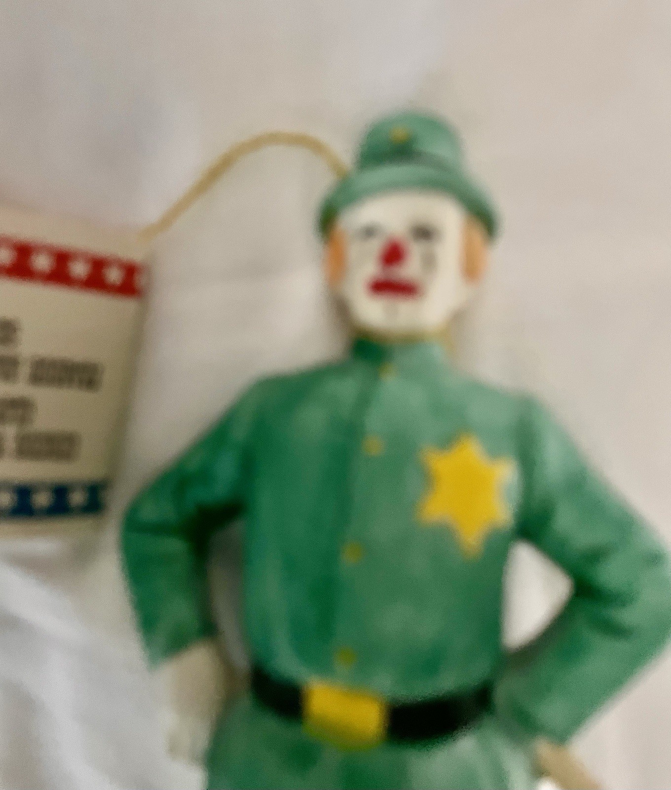 FLAMBRO 1985 CIRCUS WORLD MUSEUM Clown Alley KEYSTONE COP Porcelain FIGURINE 8½”