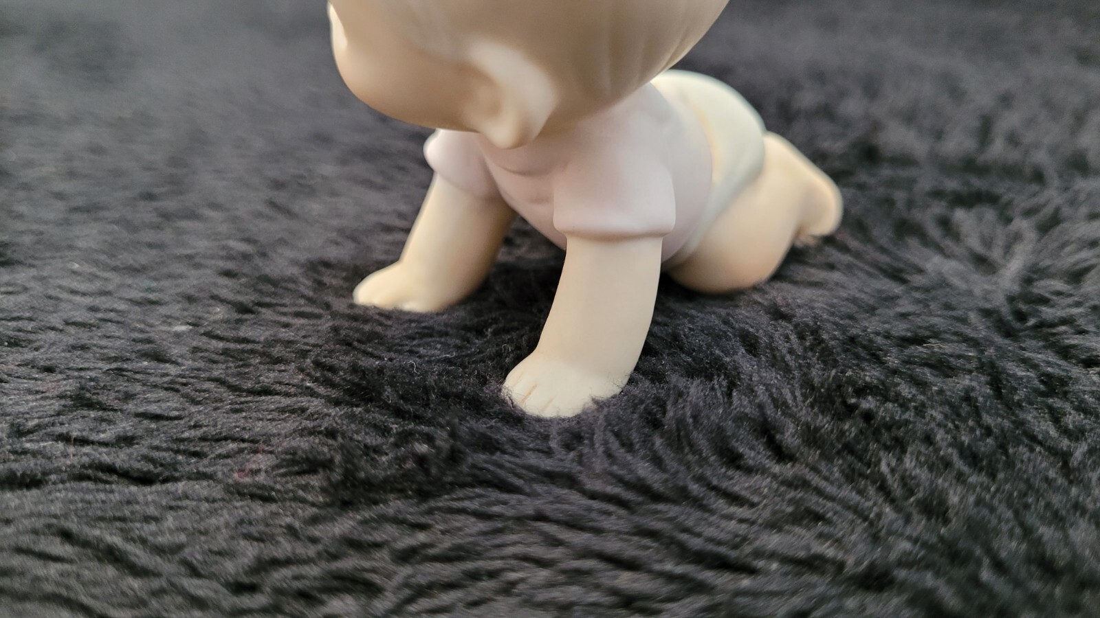 Vintage Precious Moments Figurine Baby Boy Crawling 1983 Jonathon & David E-2852
