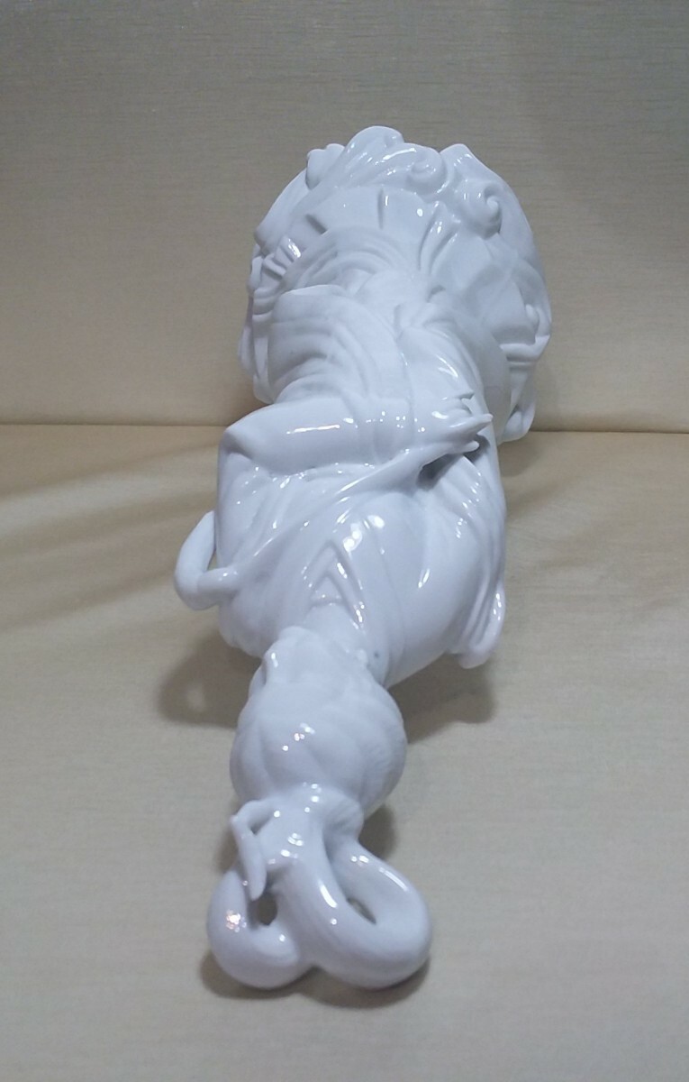 Chinese Craftsmen White Porcelain, Royal Women Made in TAIWAN R. O. C. 13.5″H