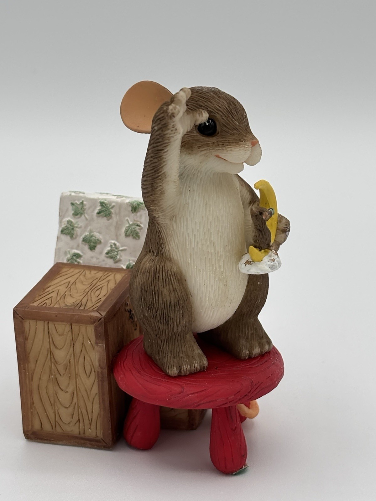 Fitz and Floyd Charming Tails “Reaching For A Memory” Mouse Figurine