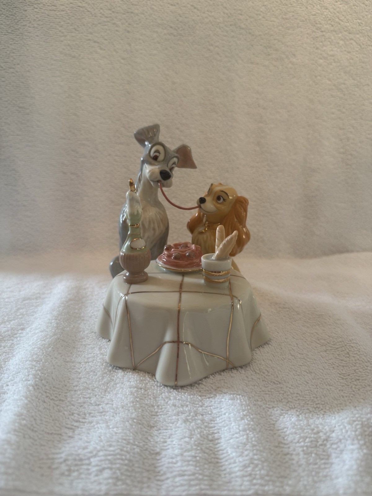 Disney Showcase Collection Lenox “LADY AND THE TRAMP” Decorative Figurine No Box