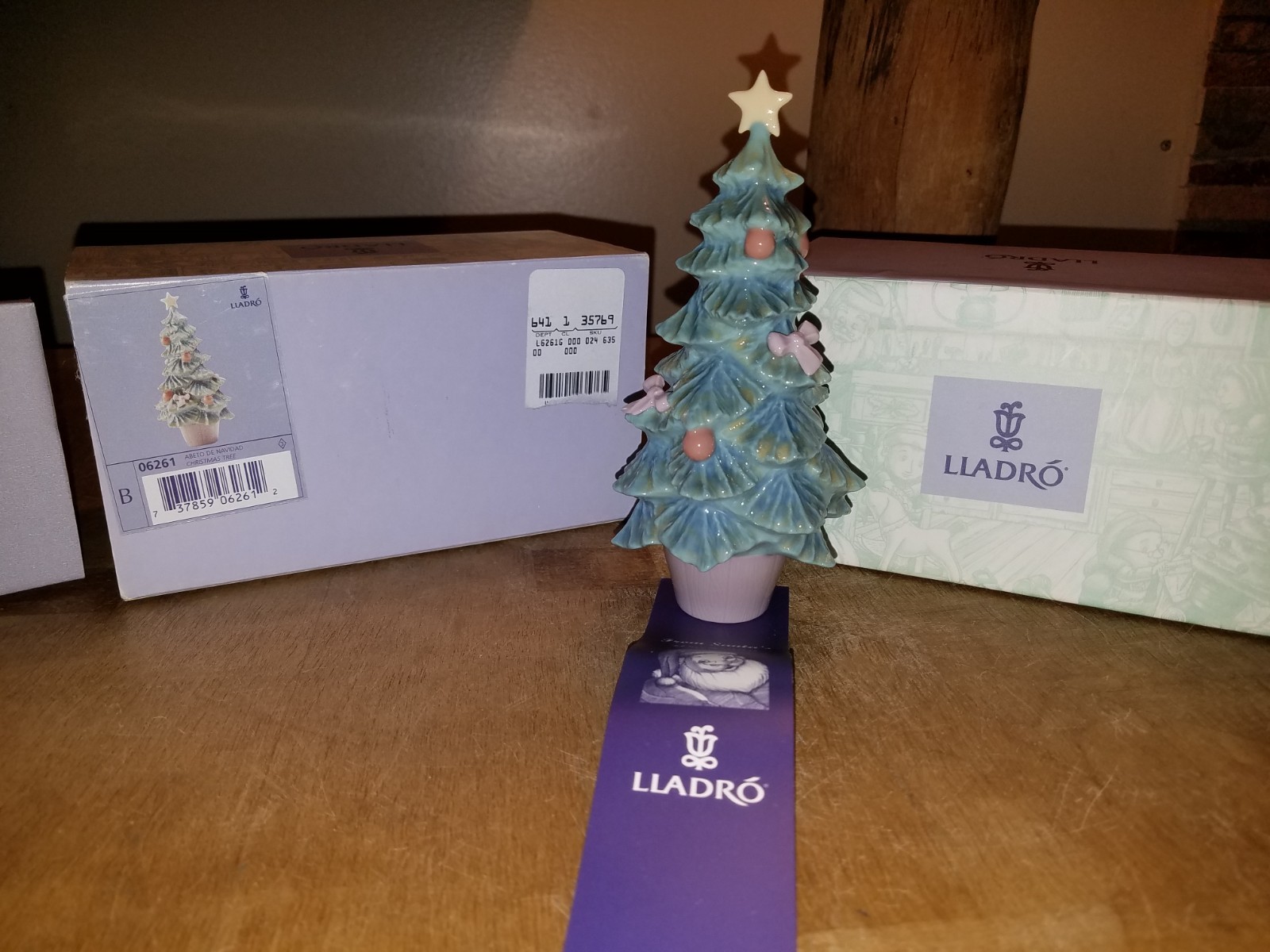 Lladro Christmas Tree approx. 5 1/2″ inches tall 06261 w/box