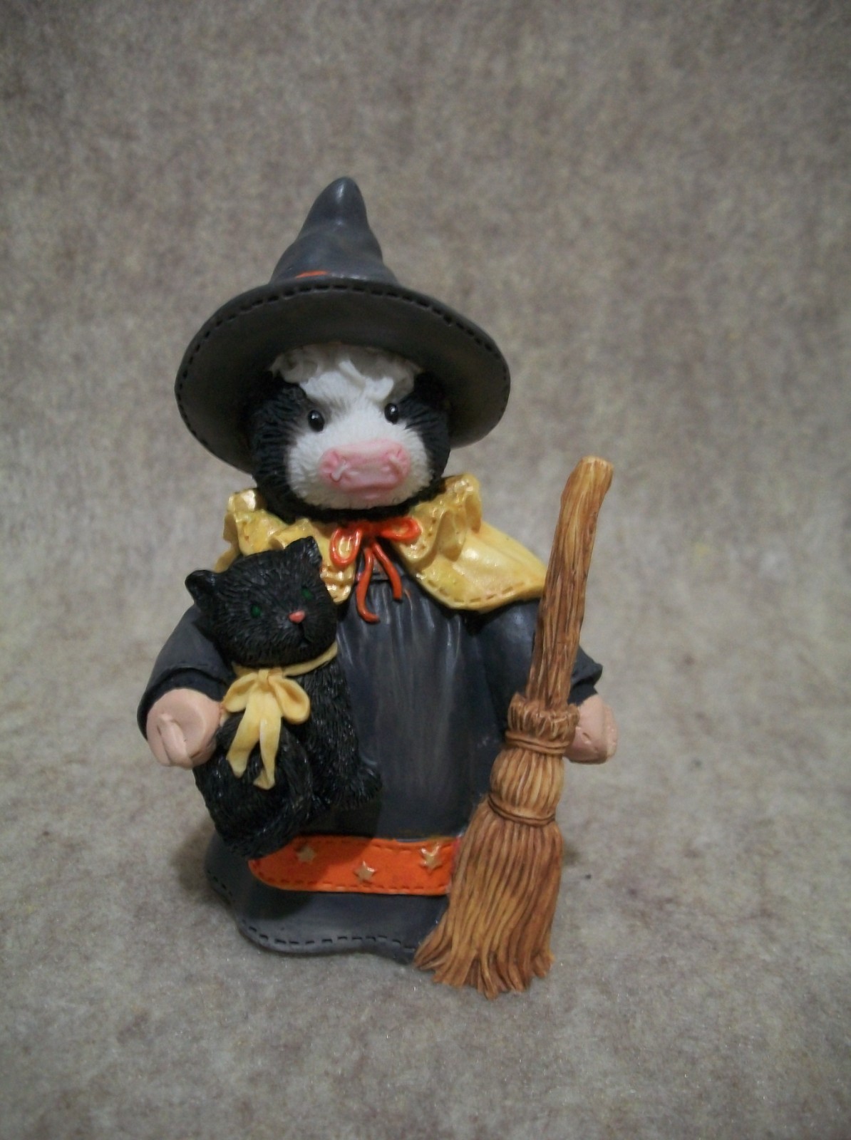 We make Magic with Moo with Barn – Halloween – Mary Moo Moo Cow Figurine