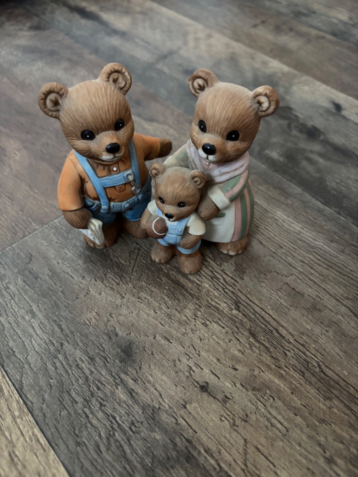 Home interior family bear set #1450. No chips or defects.