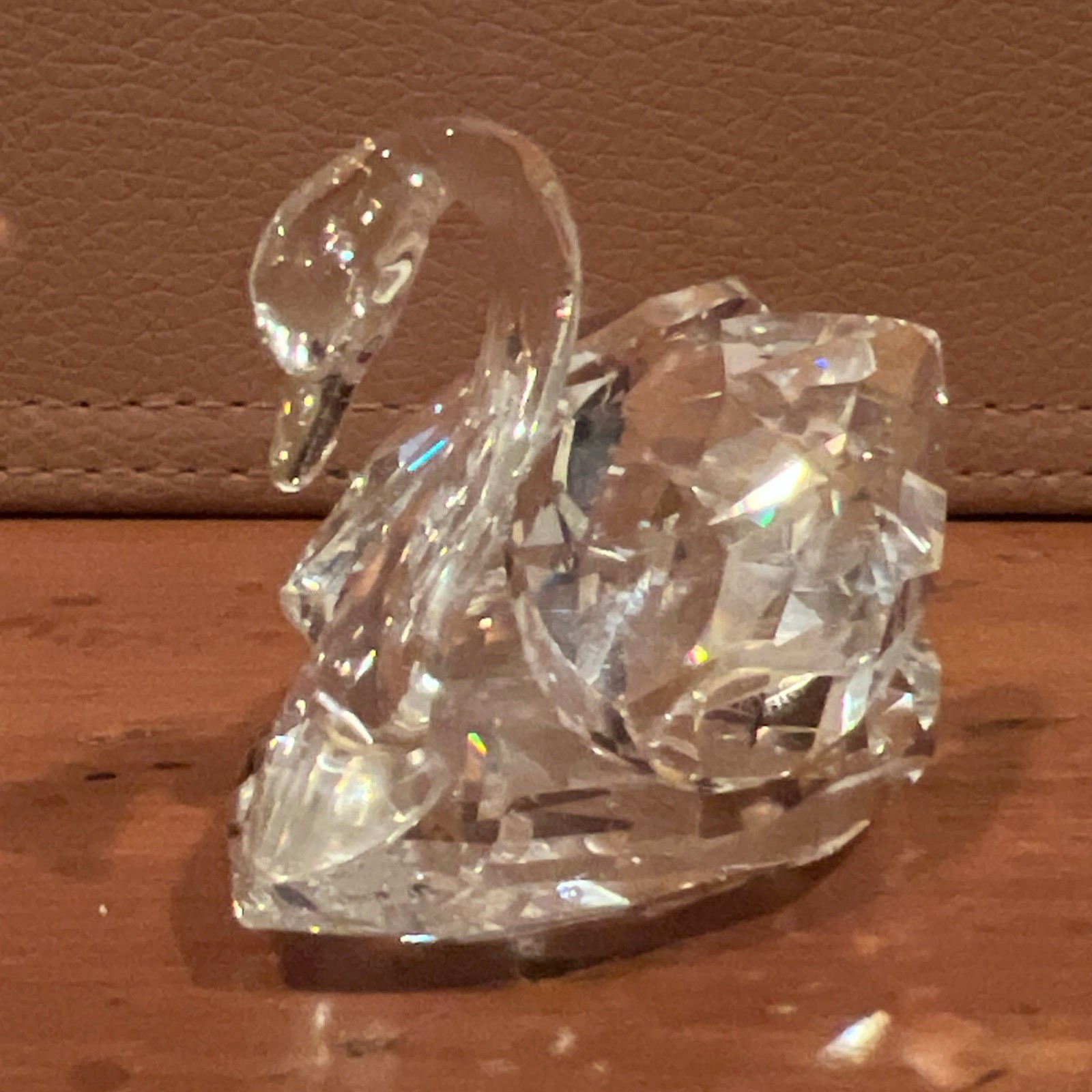 Swarovski Crystal “Beauties of the Lake” Swan Figurine 2 1/2″ x 1 1/2″