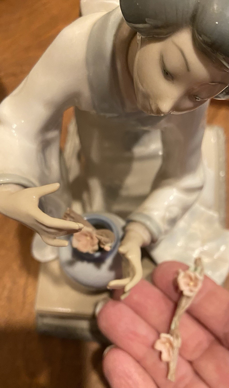 Lladro Porcelain Figurine Asian Flower Arranging Geisha