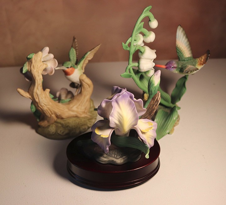 Pair of Beautiful Porcelain Hummingbird Figurines, 9″ & 6″ Tall, Orchid, 5x5x3″