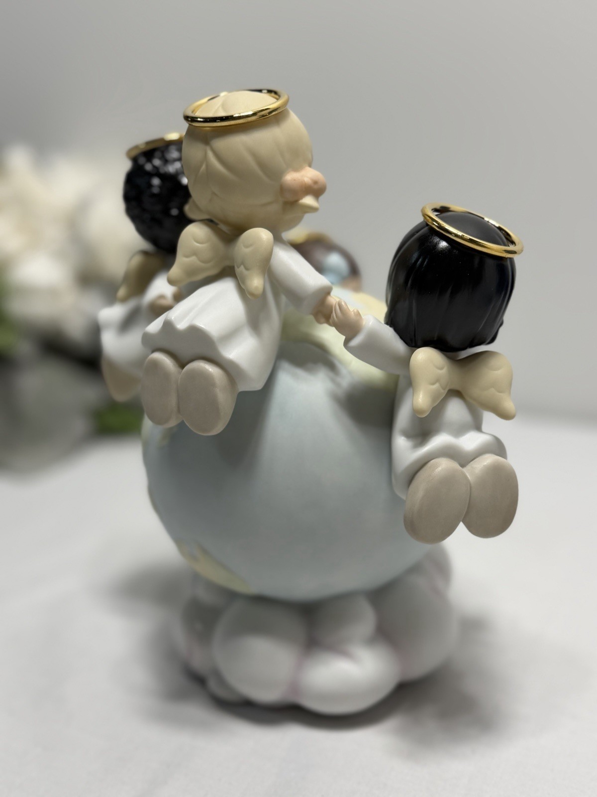 Precious Moments 1998 “His Love Will Uphold The World” #539309 Retired Boxed