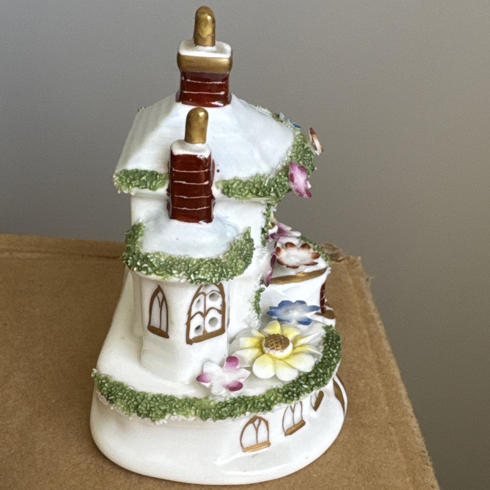 Coalport Keepers Cottage Fine Bone China Made In England 3.5 In