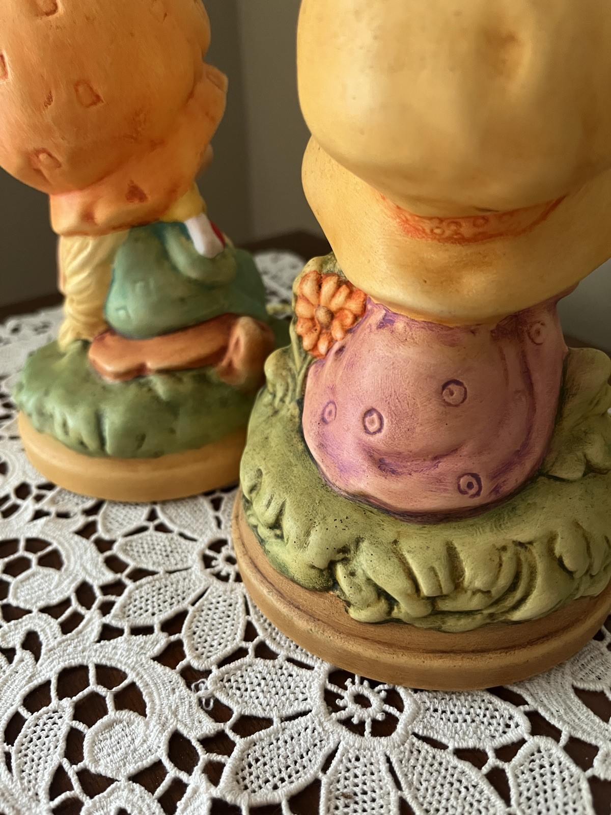 2Vtg Ceramic Handpainted Big Bonnet Girls 10 in EUC Holly Hobby-Inspired Rare