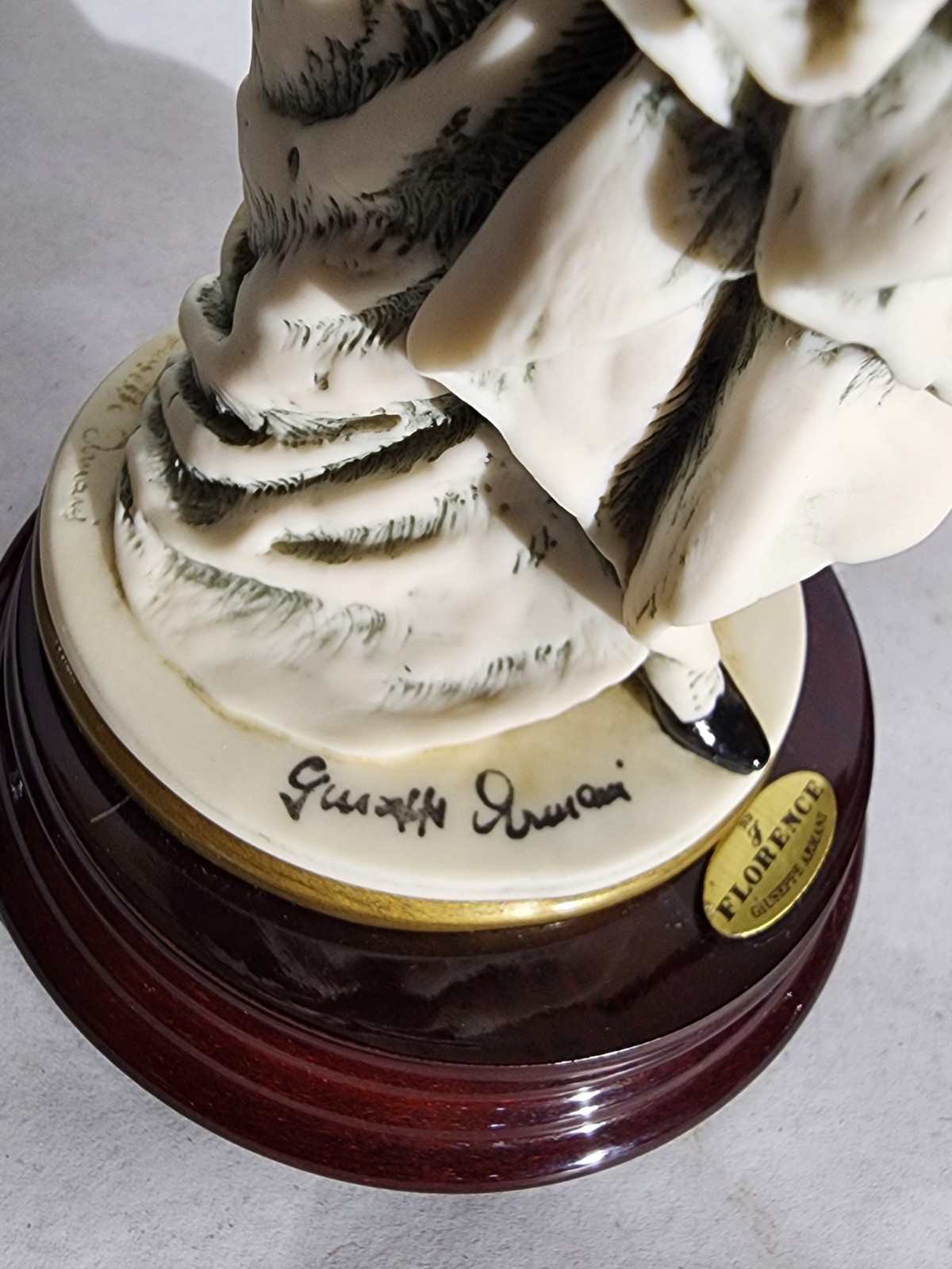 Giuseppe Armani Figurine Capodimonte Alice Statue Florence Porcelain Décor 0718C