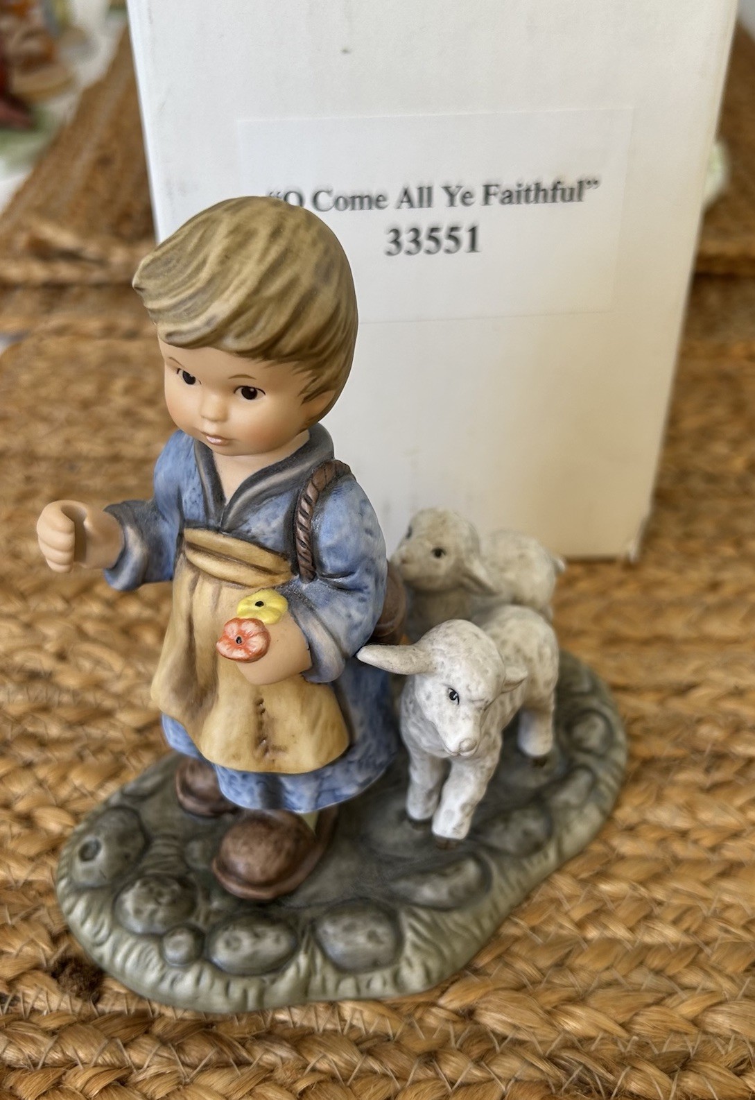 GOEBEL HUMMEL FIGURINE “O COME ALL YE FAITHFUL” BH 51 1997 Has STAFF & COA