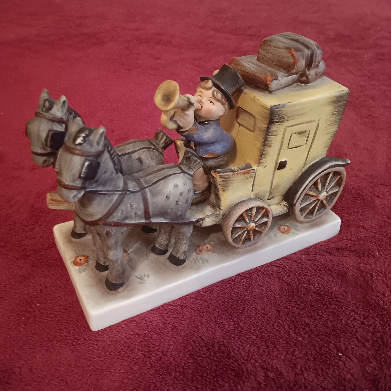 The Mail Is Here 226 Stagecoach Figurine Goebel FULL BEE TMK-2 1950-1959