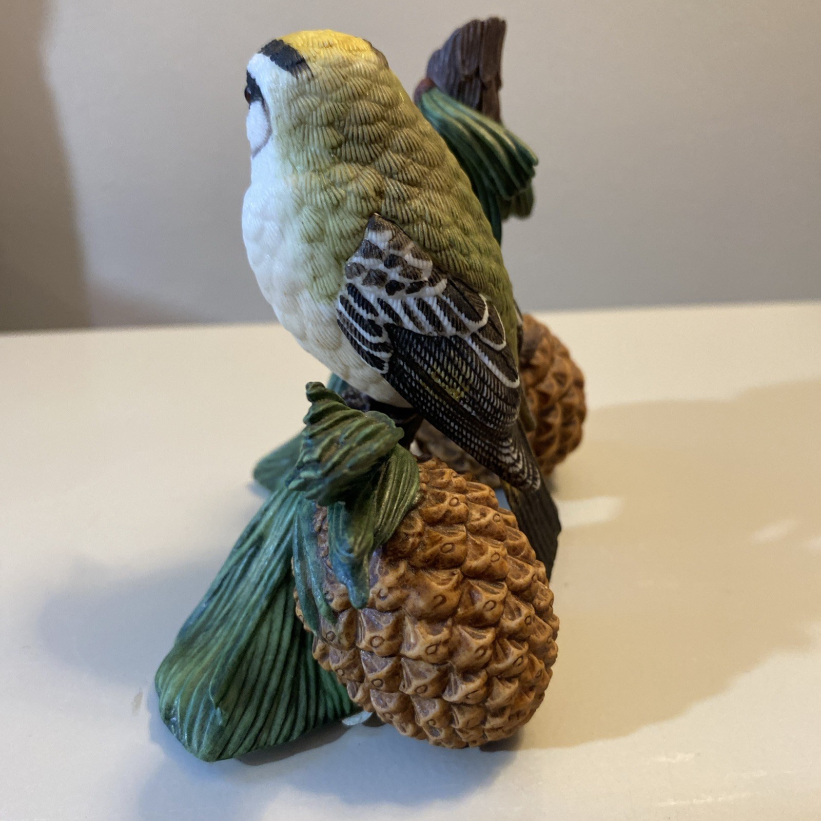 Lenox Garden Birds Figurines Female Kinglet 1995 Taiwan Pinecone Branch