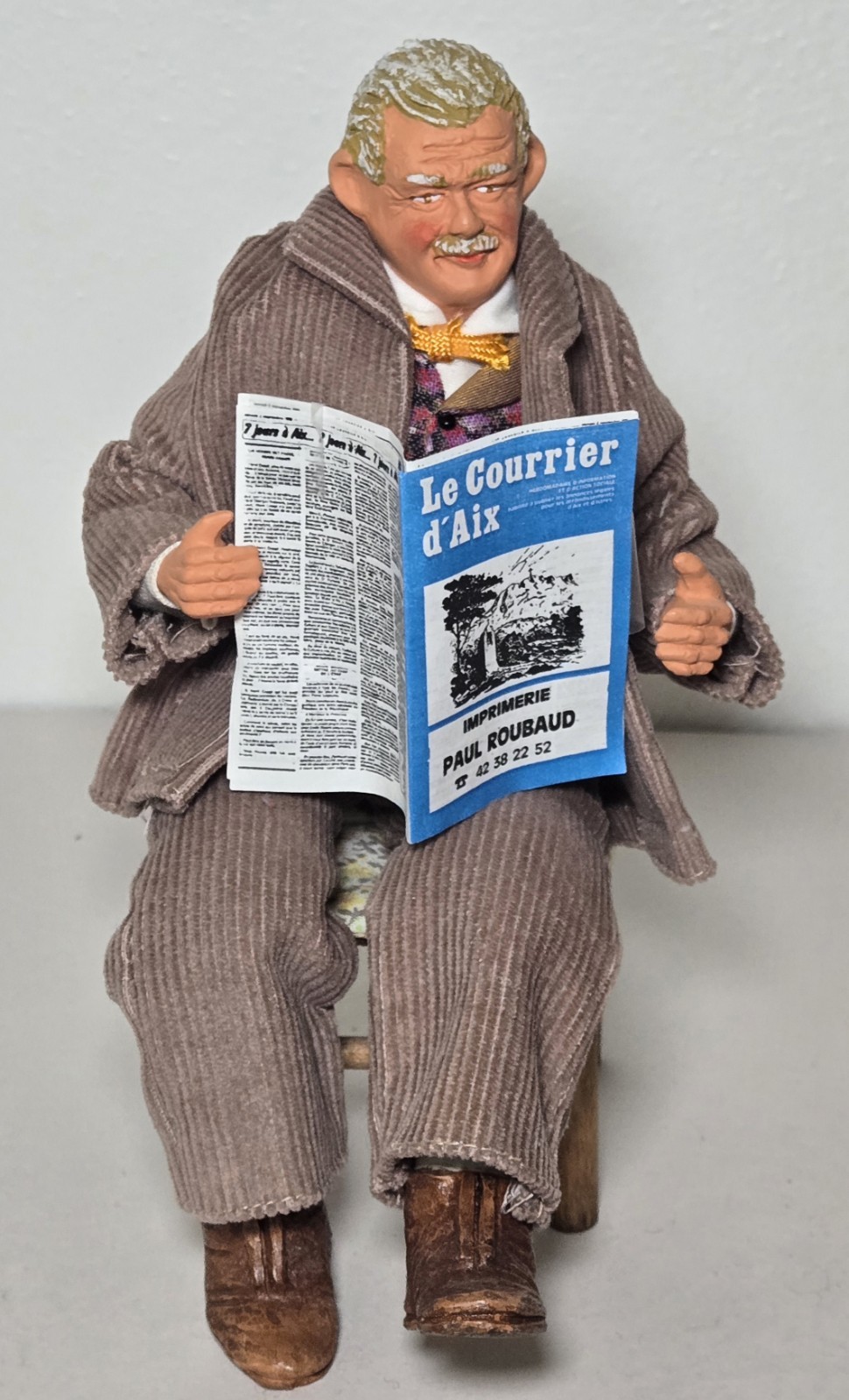 Santon de Provence Seated Man Reading Newspaper Figurine 8” Chair Removable