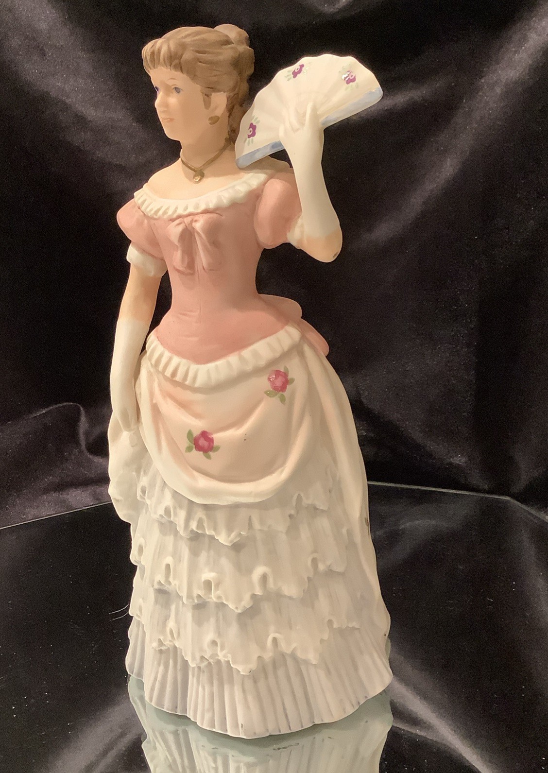 Vtg Victorian Lady Flora Fan Porcelain 1421 Gloves Necklace Malaysia 4″Wx8 1/2″H