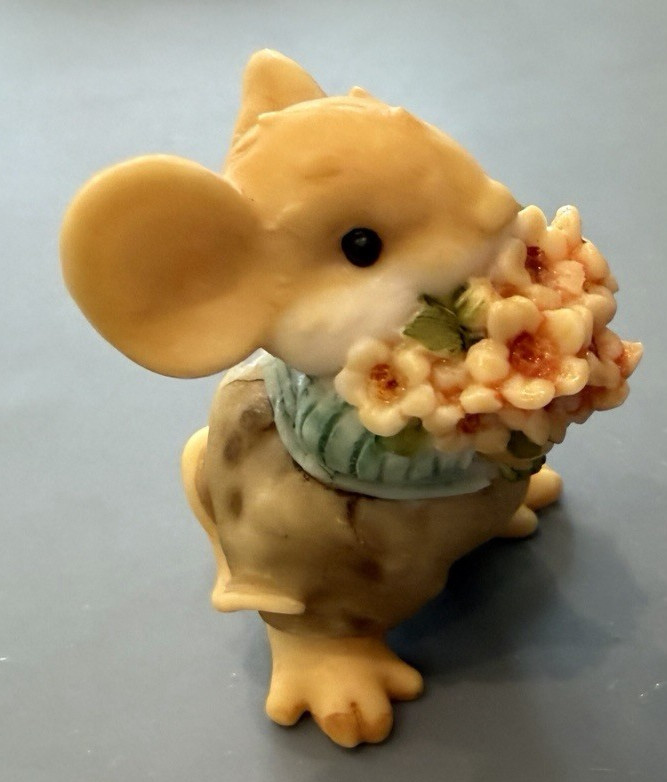 Vintage Ganz? Little Mouse With Bouquet of Flowers Unmarked