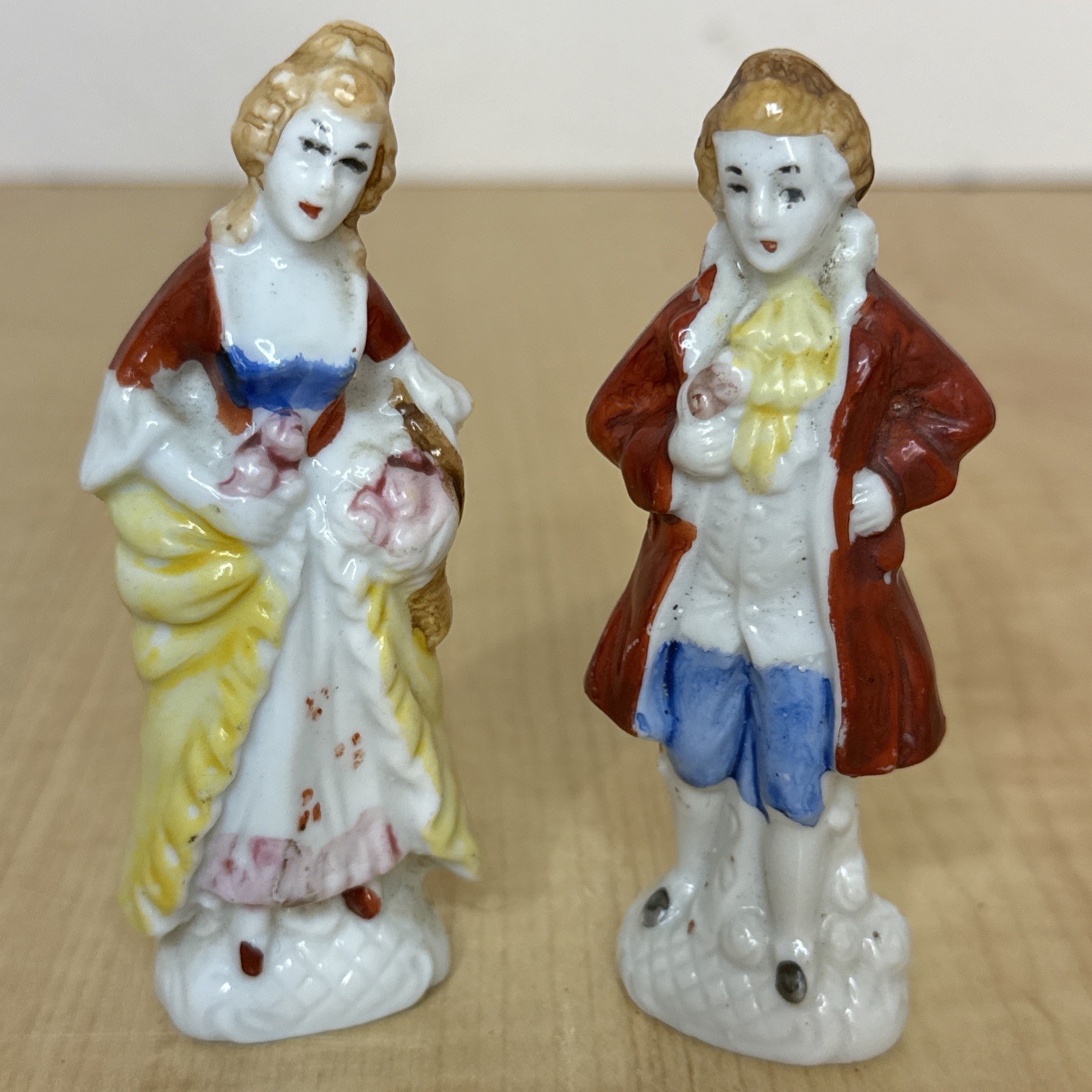 Antique Victorian Porcelain Colonial Couple Figurines 4″ Red Yellow Dress Pair