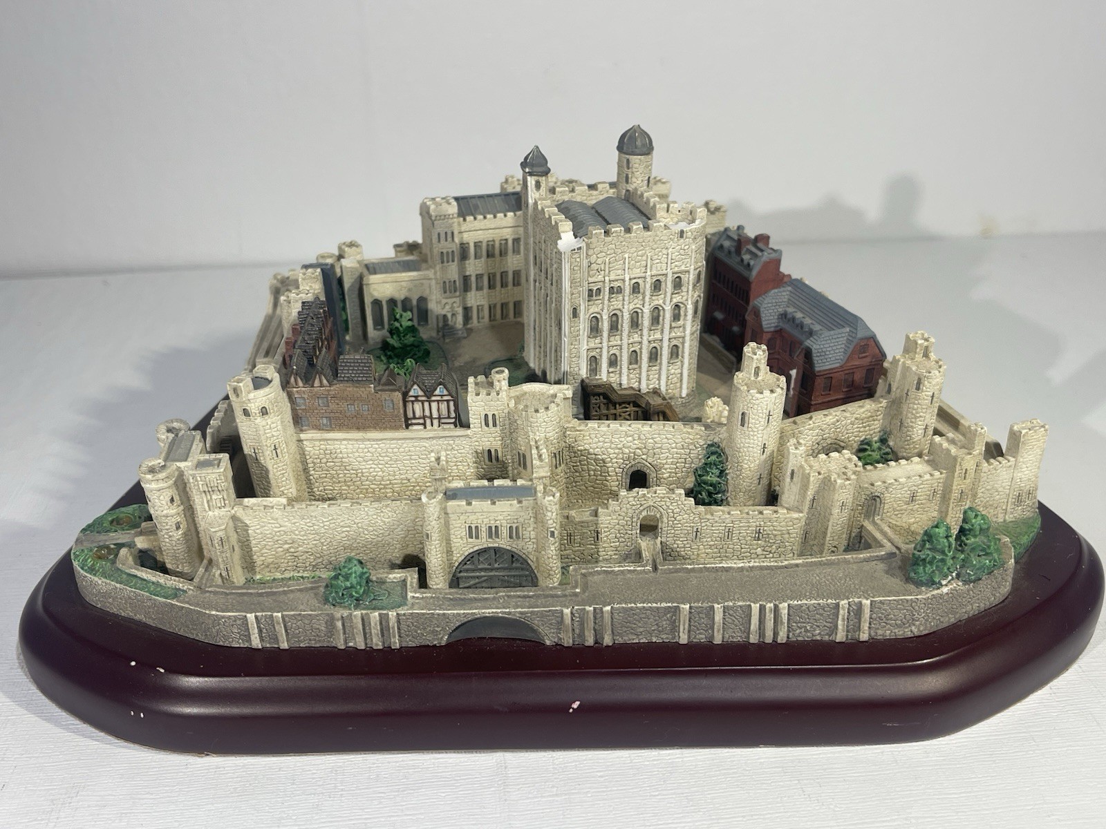 Lenox – Tower of London 1995 Great Castles of the World Exquisite Detail Broken