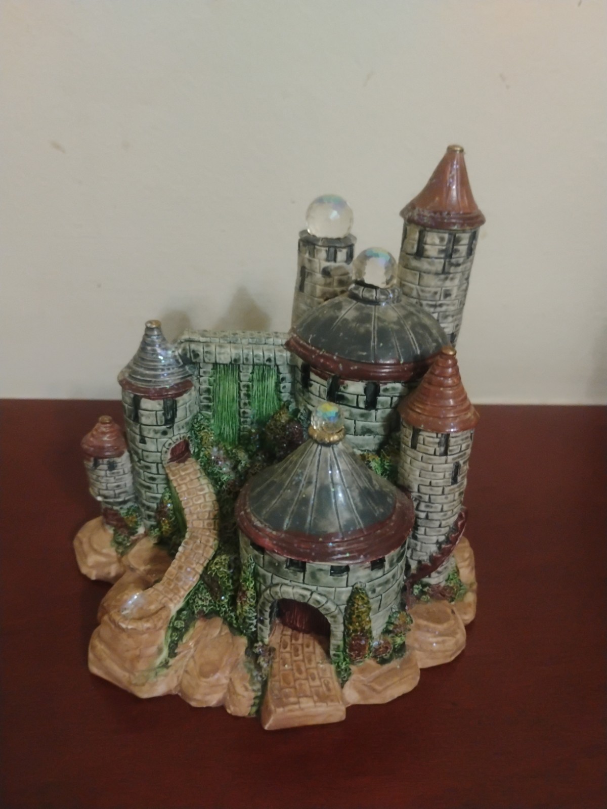 VINTAGE SPOONTIQUES RESIN & CRYSTAL MEDIEVAL CASTLES FIGURE LARGER SIZE JM