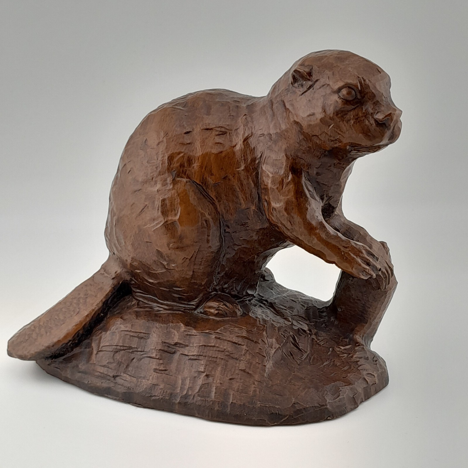 Vintage Red Mill Mfg Beaver Figurine Handcrafted Pecan Shell Resin Sculpture USA
