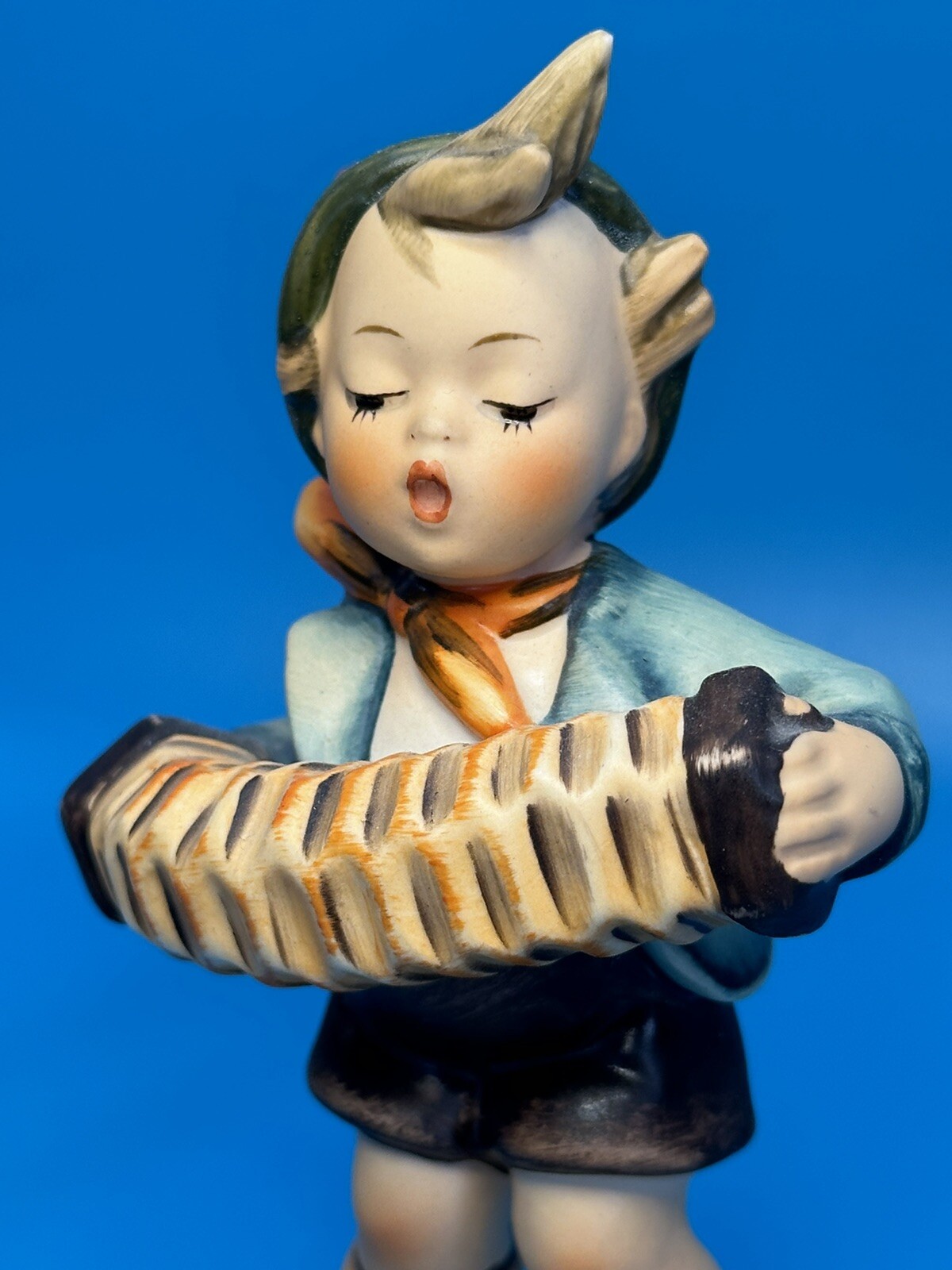 Vintage Goebel M.I. Hummel Figurine “Accordion Boy” Hum 185 TMK-3 West Germany