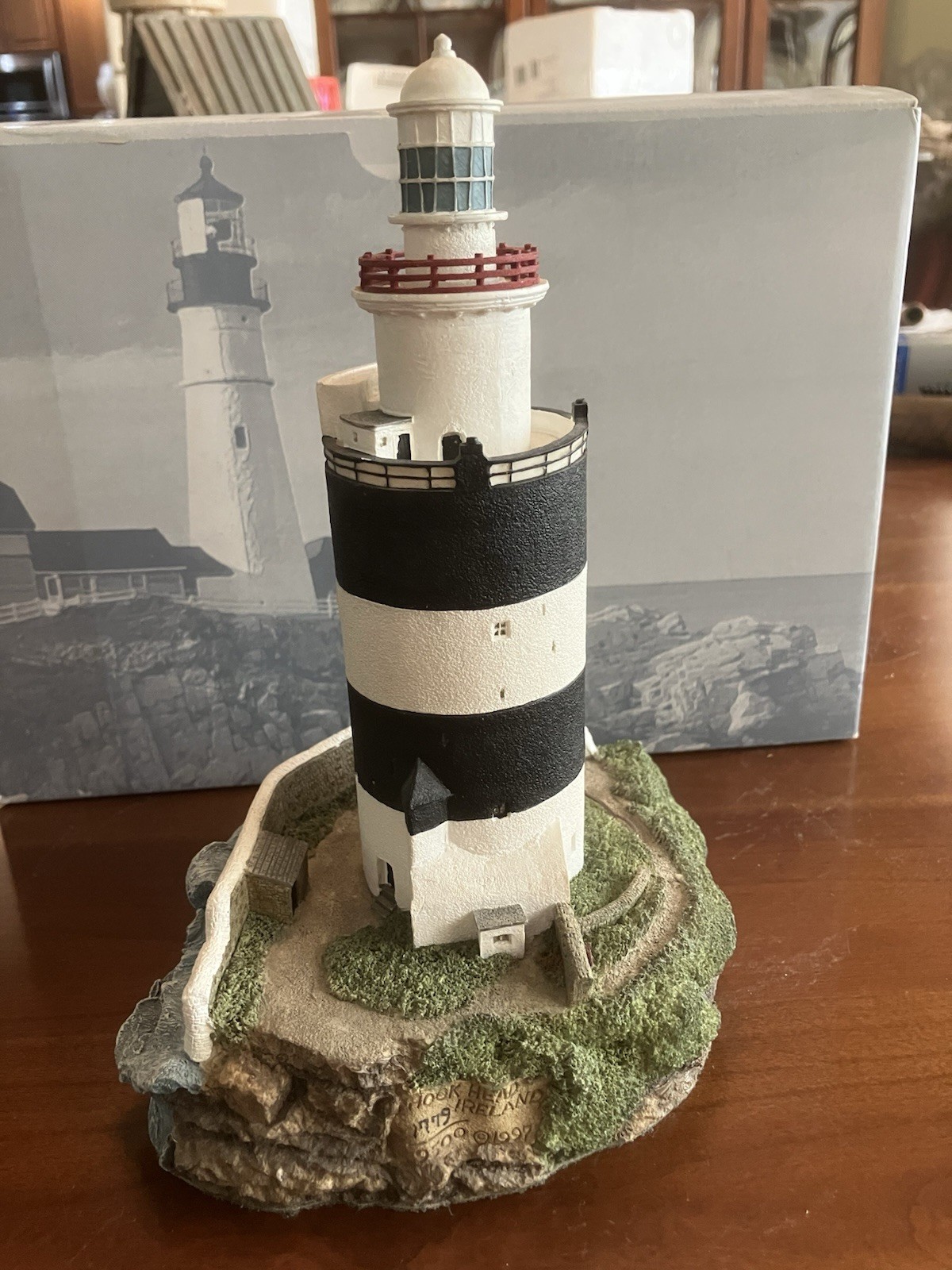 Harbour Lights Lighthouse Hook Head, Ireland 1997 #198 Original Box PRISTINE
