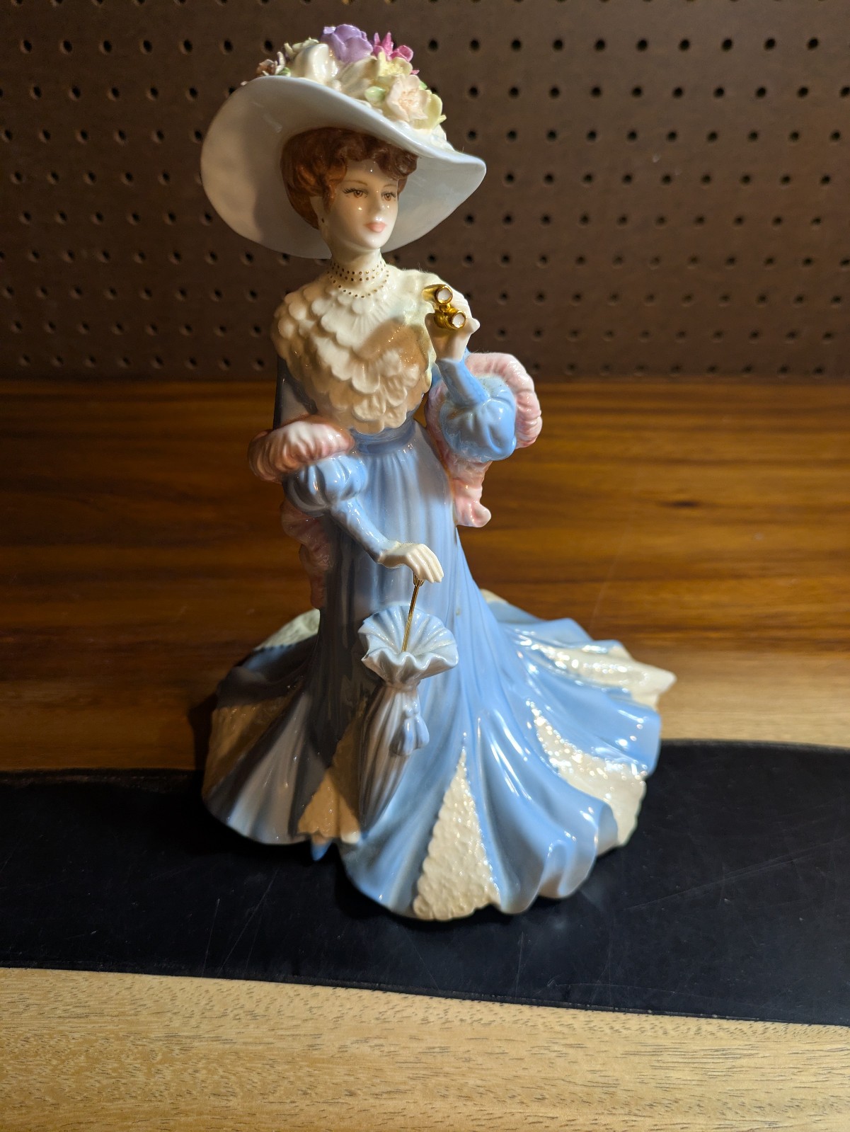 Coalport Figurine Lady Sara High Society Limited Edition English Bone China