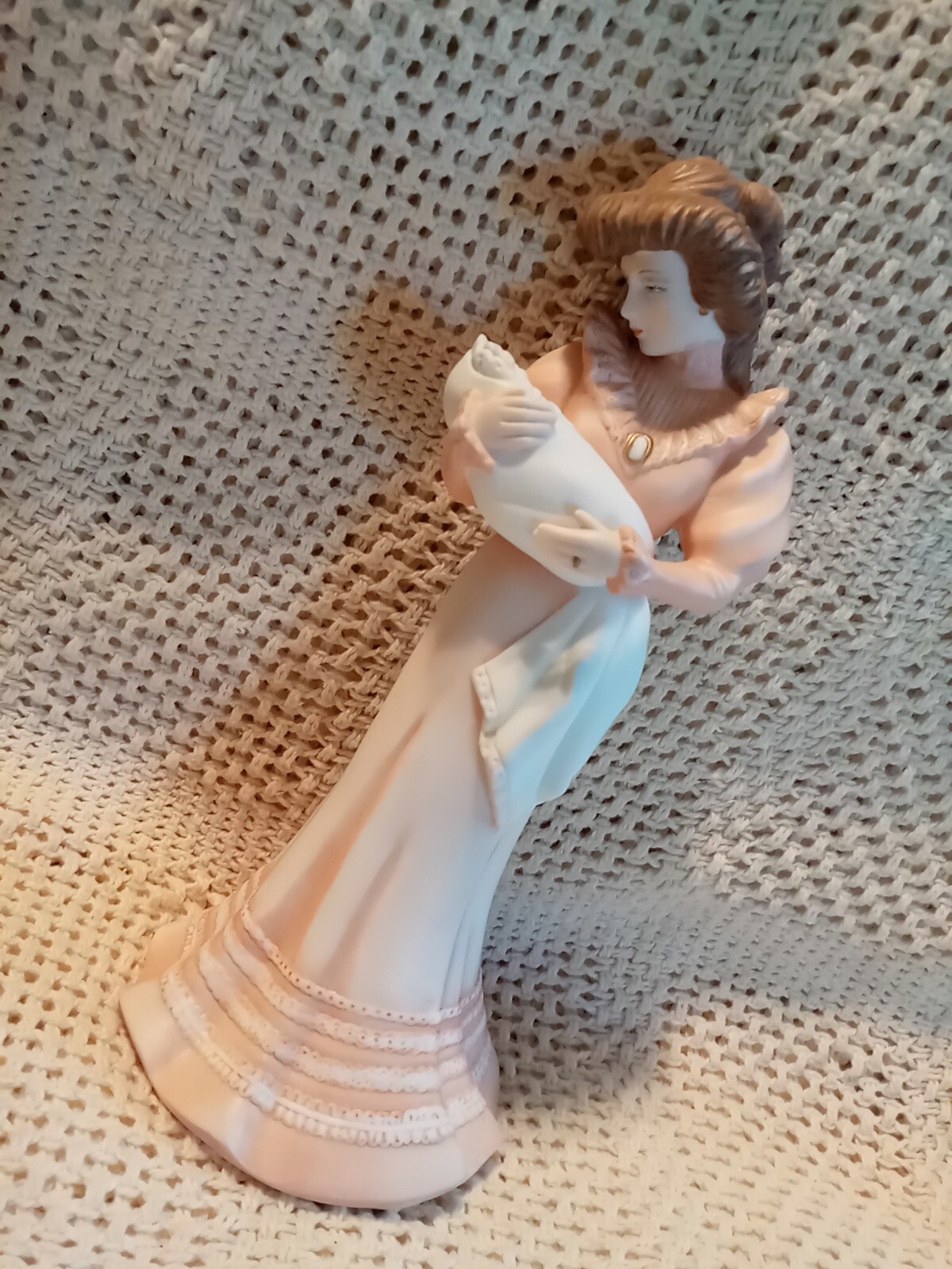 EHW Enterprises,Inc. Mother &New Born Musical Fig.By San Francisco Music Box Co.