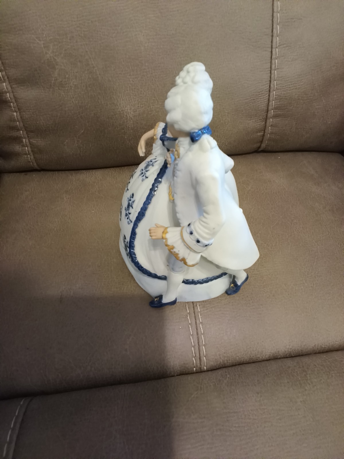 Vintage Colonial Couple Figurine – Blue/White Gold Trim – Beautiful!