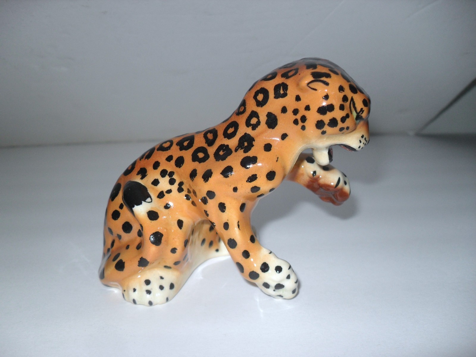 Vintage Ceramic Arts Studio Fighting Growling Cheetah Figurine