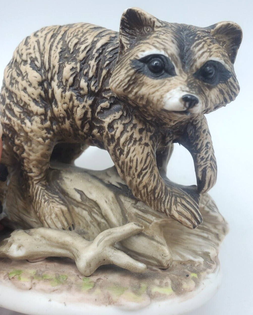 Raccoon on a Log Masterpiece Collection Figurine #1423 HOMCO