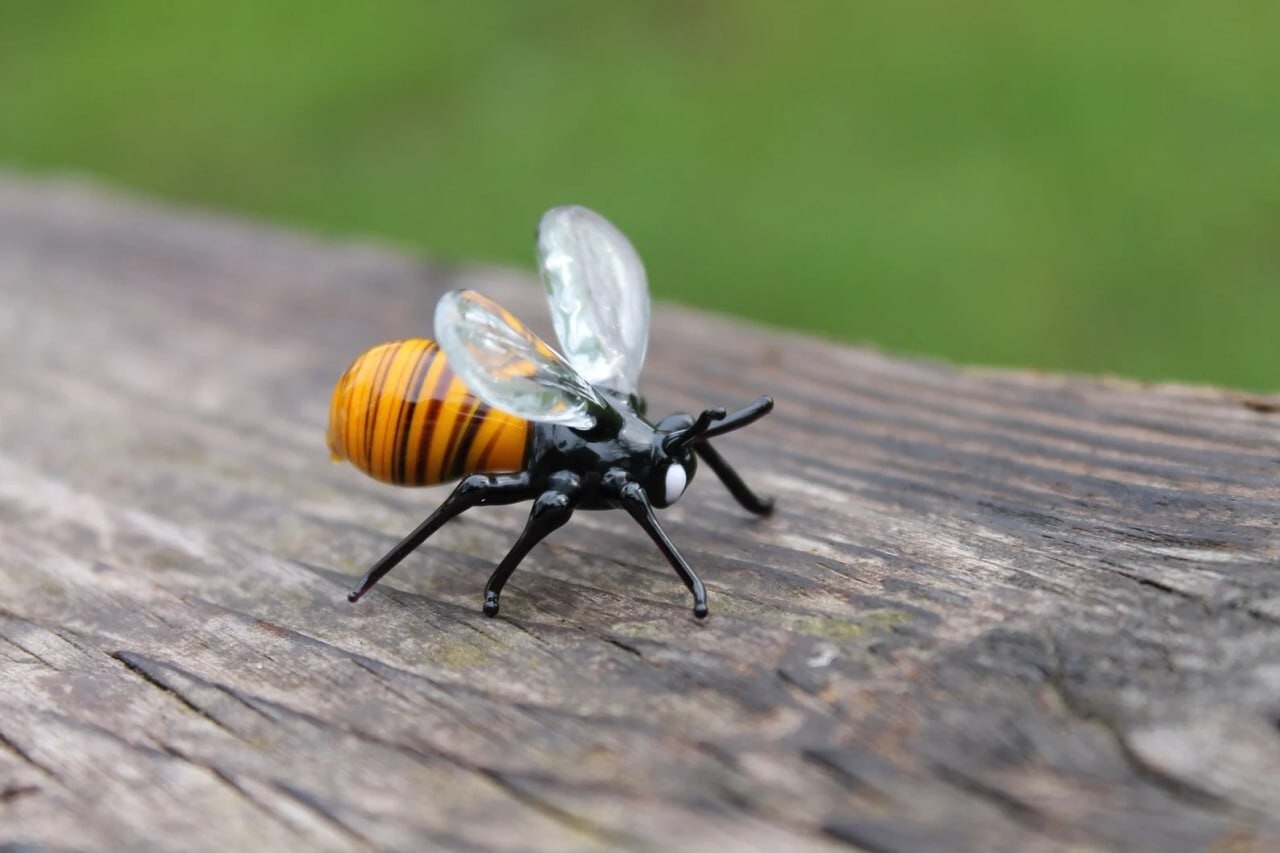Glass Honey Bee : Elegant and Unusual Decor for Any Interior, Bee Figurine, Bee