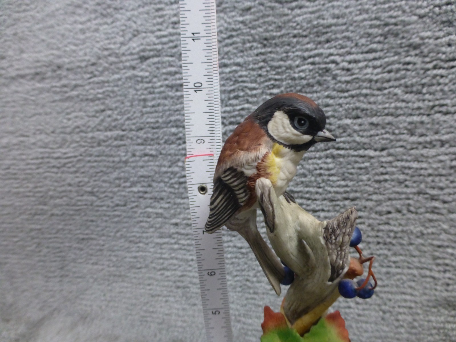Boehm Porcelain Figurine Chickadee On Chestnut Branch Leaves Stone 10″ AMAZING