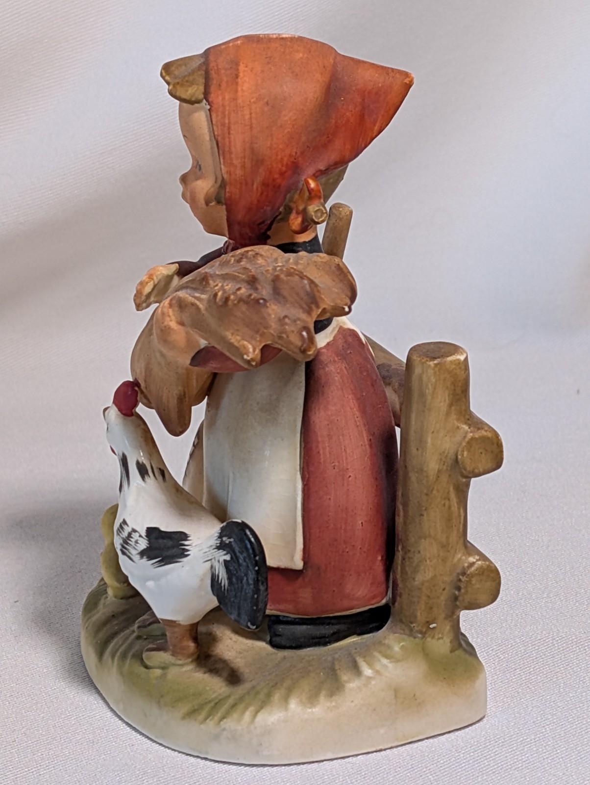 Vntg erich stauffer figurine girl holding wheat with chickens # 8213 collectible