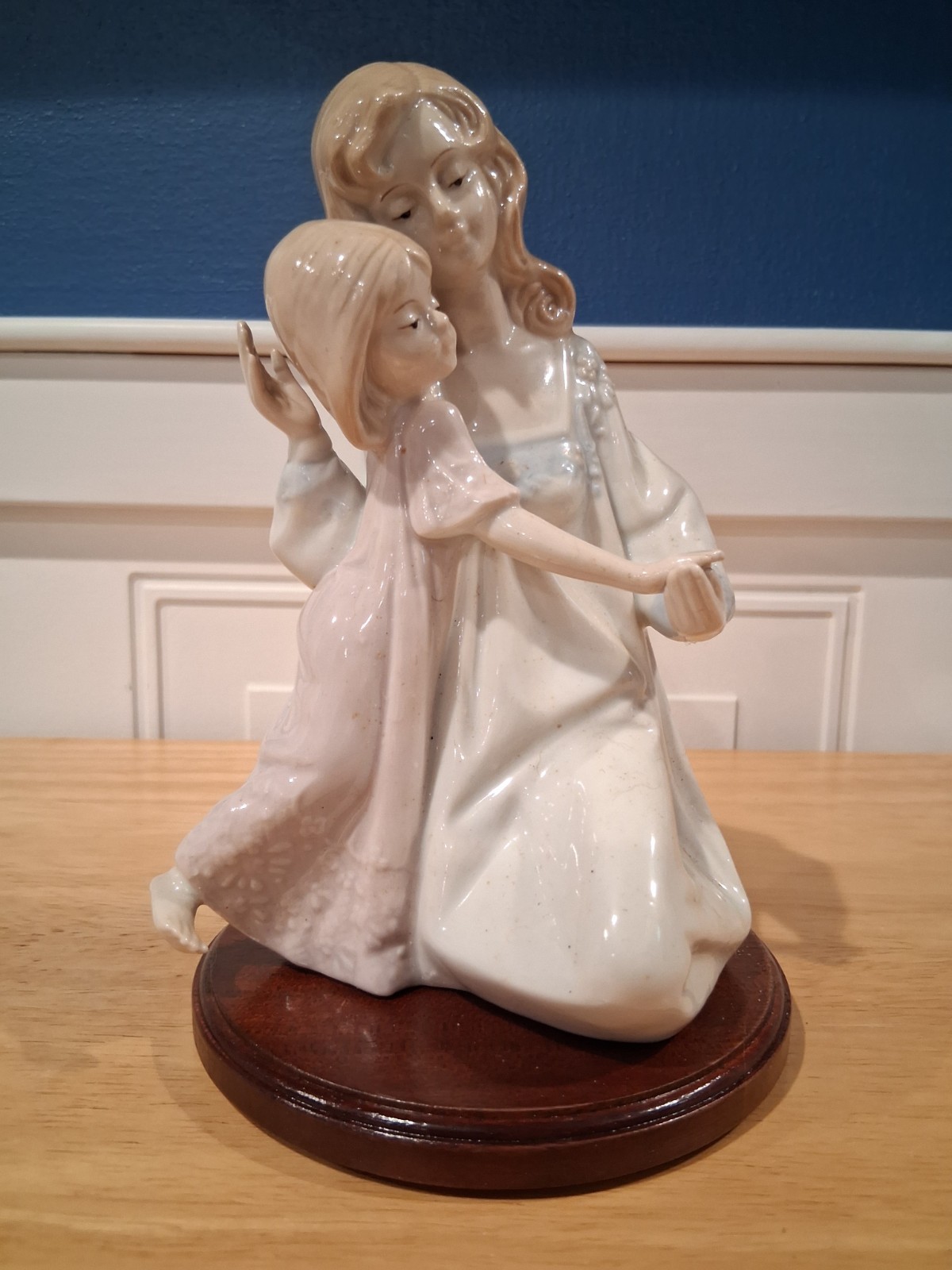 1990 Vintage Paul Sebastion”Mother And Daughter” Porcelain Figurine With Base