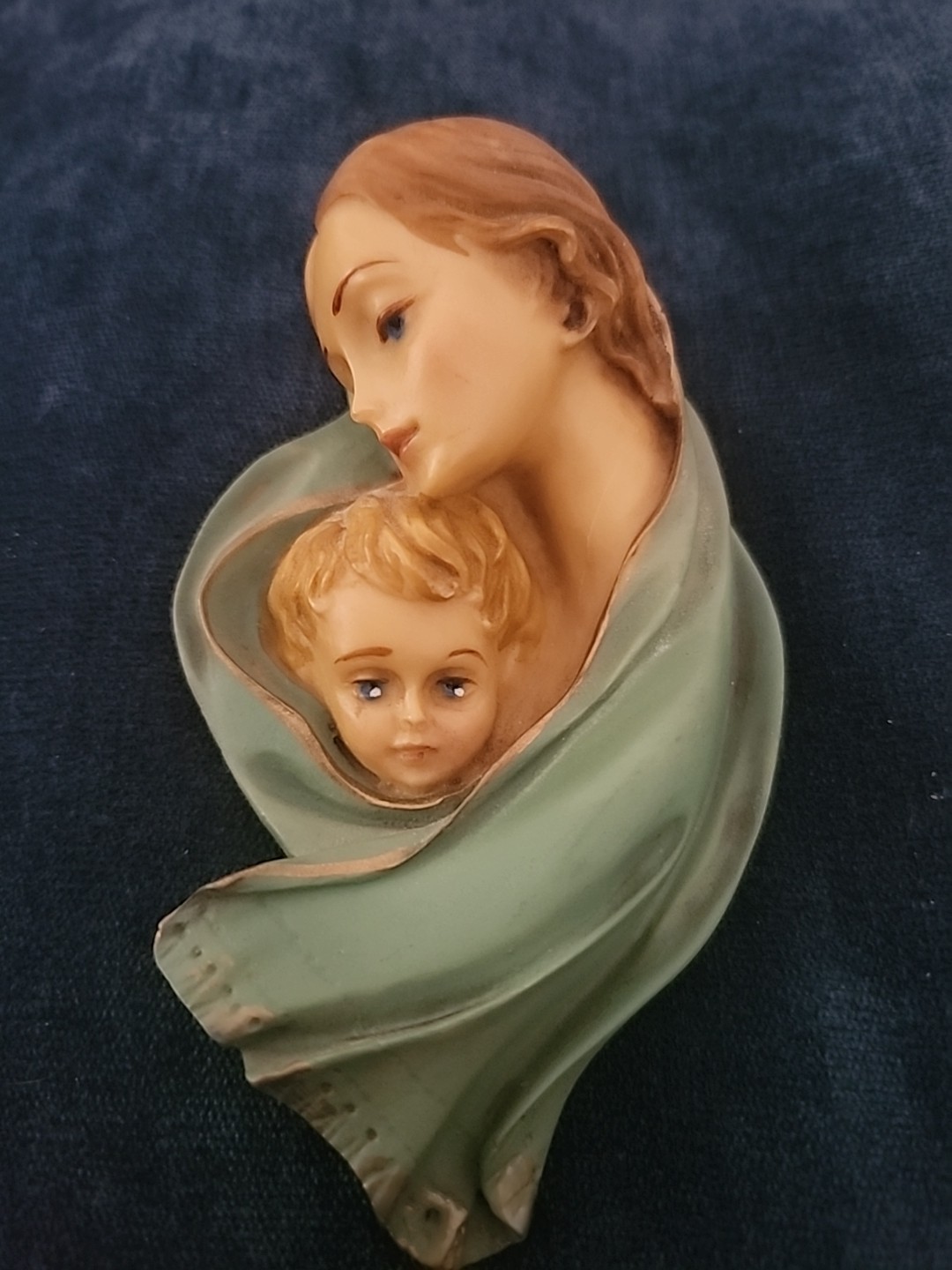 Vintage Madonna and Child Hand Painted Wall Plaque Figurine Made In Italy 4.5″