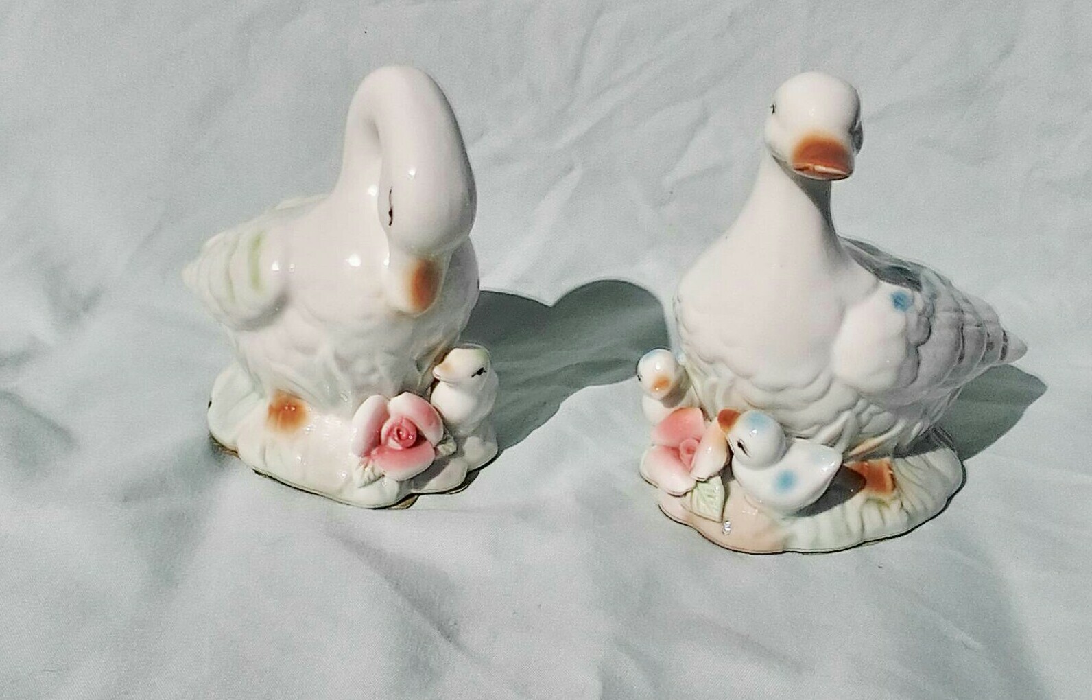 Beautful Pair of Porcelain Ducks w/Ducklings Figurines 4-1/2″H & 4-1/8″H