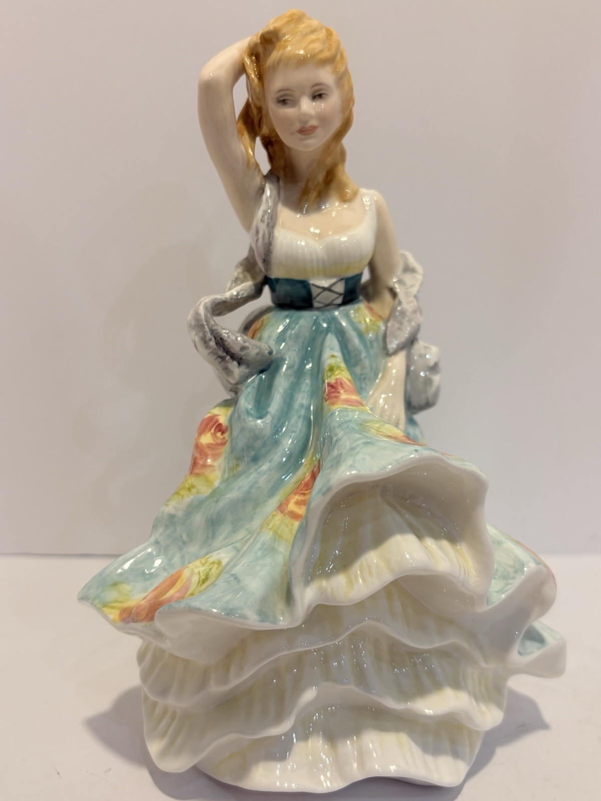 Vintage 1982 Royal Doulton Multicolor Bone China Laura Figurine NH 2960 7 1/2″