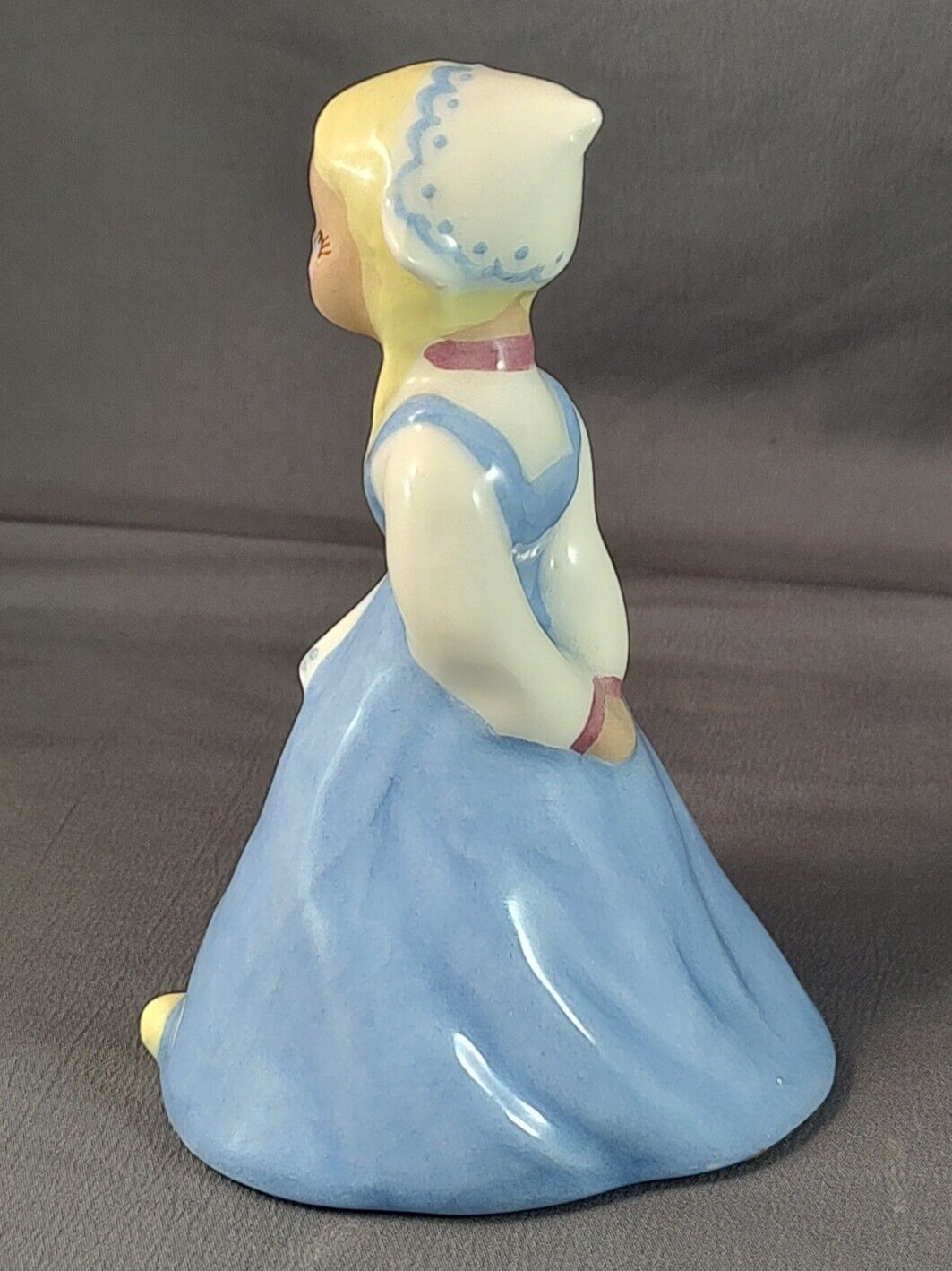 Vintage 1940s Yona Lippin Ceramics Figurine Dutch Girl #29